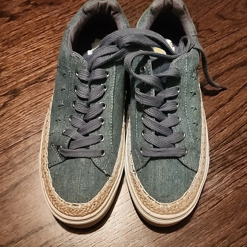 Womens Guess Denim Star Size 8 Lace Up Shoes. Never worn - Picture 2 of 10